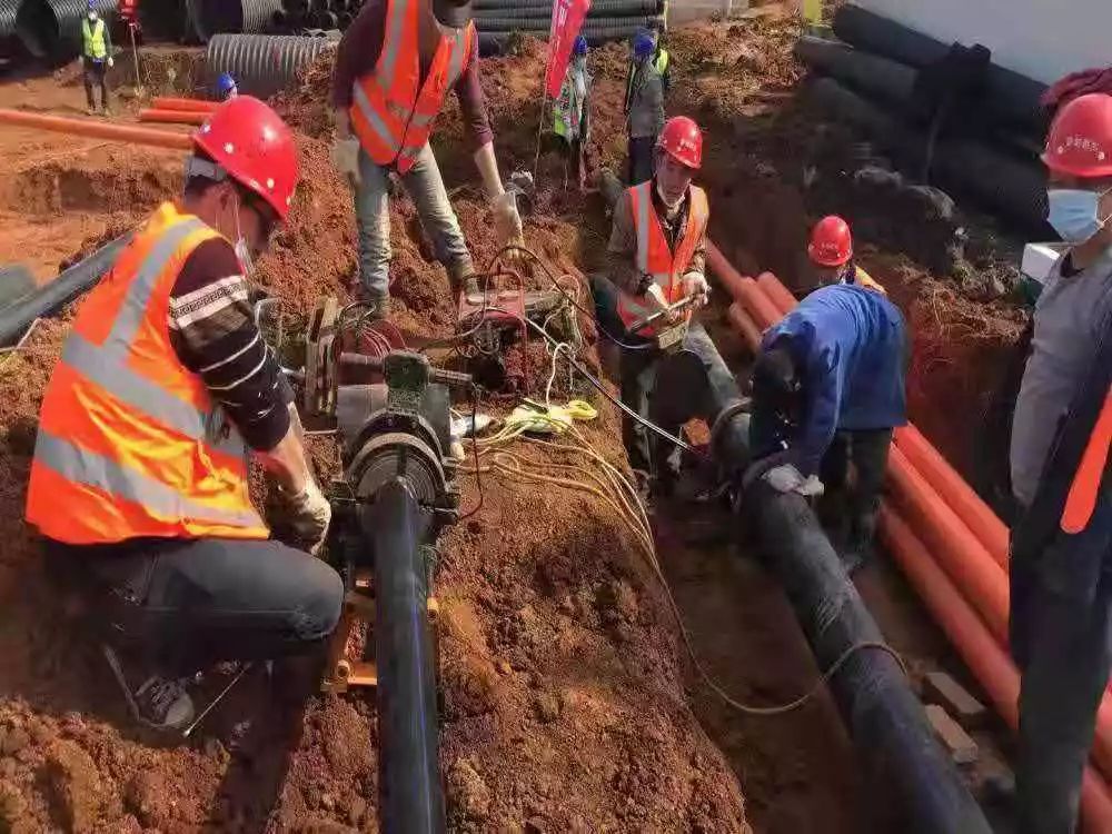 他们怎样为火神山雷神山医院送进生命源泉——防腐管道的铺设与保障